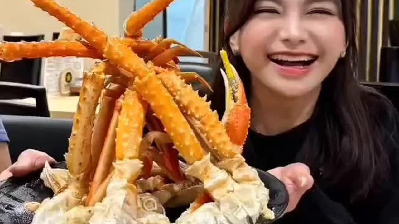 Puspa Dewi merayakan late birthday party yang meriah di Jepang, setelah memasuki usia 57 tahun pada akhir September lalu.<br>