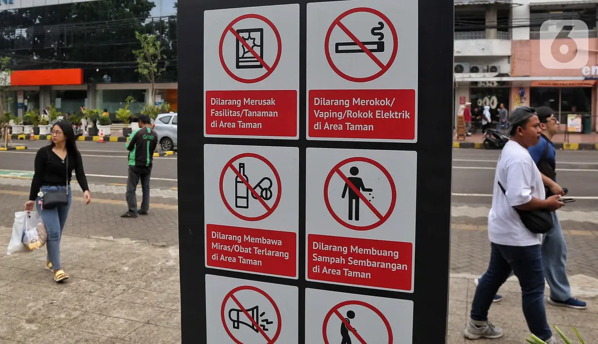 Sebagai kota metropolitan yang berambisi menjadi kota global, YLKI menyoroti Jakarta yang hingga kini belum memiliki regulasi yang melindungi warganya dari paparan asap rokok di ruang publik. (Liputan6.com/Angga Yuniar)