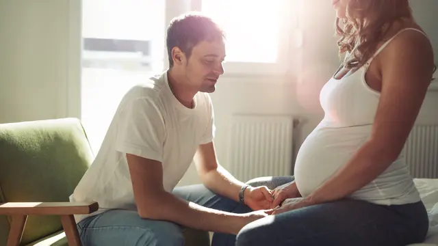 Suami juga bisa ikut cemas saat istri hamil (Foto: iStockphoto)