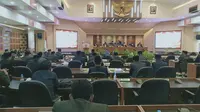Rapat paripurna DPRD Tuban menyambut HUT ke 77 RI. (Adirin/Liputan6.com)