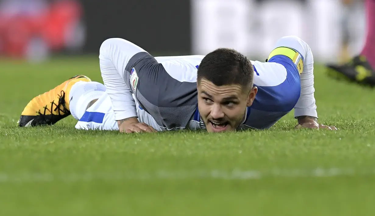Kapten Inter Milan, Mauro Icardi kabarnya masuk dalam daftar belanja real Madrid, namun kedekatannya dengan Lionel Messi bisa menjadi kendala pada bursa transfer januari 2018. (AFP/MIiguel Medina)