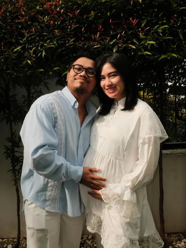 Potret Serasi Pasutri Selebriti Rayakan Lebaran, dari Angga Yunanda-Shenina Cinnamon hingga Yura Yunita-Donne Maula