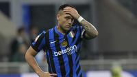 Ekspresi Lautaro Martinez saat Inter ditekuk AC Milan 0-3 pada leg kedua semifinal Coppa Italia, Kamis (24/4/2025) dini hari WIB. (AP Photo/Luca Bruno)
