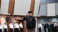 Menteri Koordinator Bidang Perekonomian Airlangga Hartarto menjadi inspektur upacara bendera Peringatan HUT RI di Graha Sawala Kemenko Perekonomian, Minggu (17/8/2025). (Dok Kemenko Perekonomian)&nbsp;