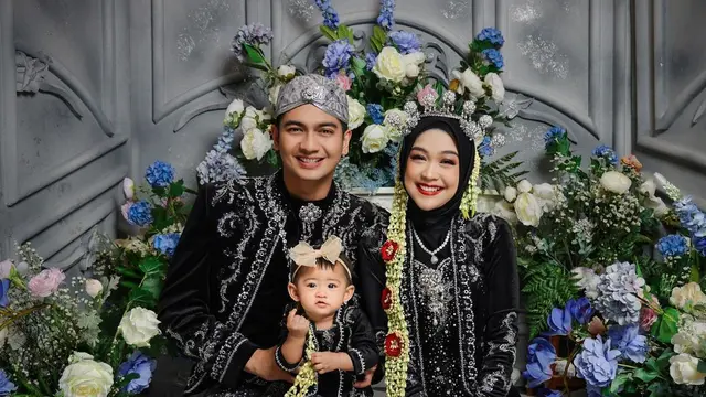 Tampil Gemas, Ini 7 Momen Prosesi Tedak Sinten Baby Moana Putri Ria Ricis