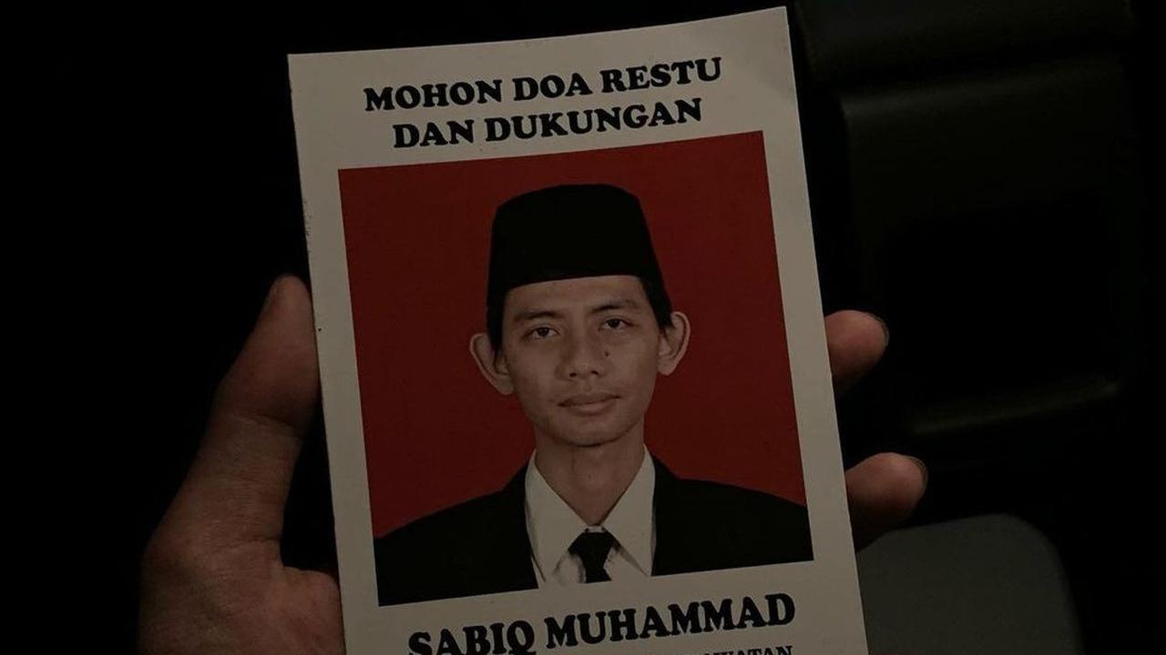 Ini lah Sosok Sabiq kades terpilih di Desa Prawatan, Jogonalan. Lahir pada 18 Maret 1998, kini usianya baru 25 tahun. Ia pun menjadi kades termuda di Kabupaten Klaten, Jawa Tengah.