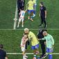 Momen ketika bintang Brasil, Neymar, dihampiri oleh putra Ivan Perisic, Leo, setelah laga perempat final Kroasia vs Brasil Jumat (9/12/2022) malam WIB.
(Sumber : twitter @ESPN)