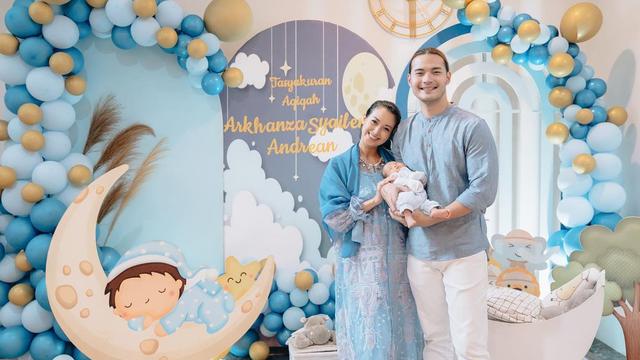 Tampil Kompak dengan Nuansa Biru, Ini 7 Momen Aqiqah dan Tasyakuran Anak Ketiga Sylvia Fully