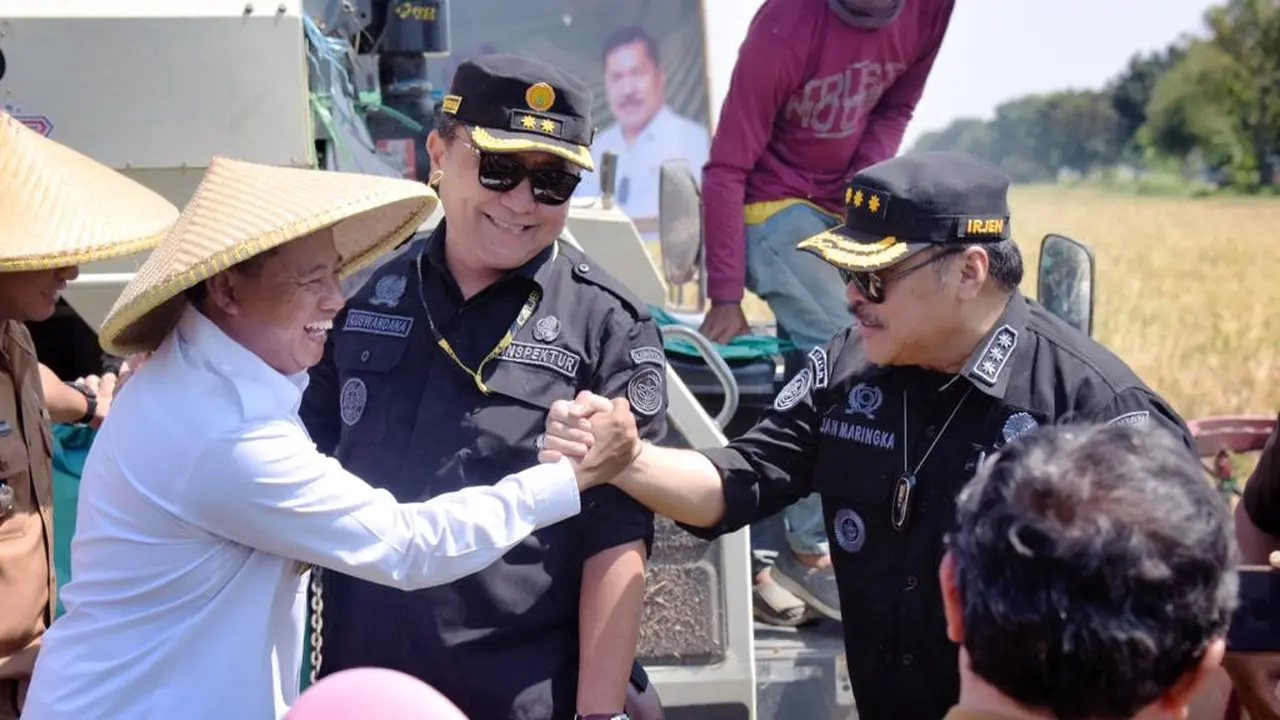 Irjen Kementan Pantau Jalannya Panen Raya di Kabupaten Cirebon