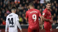 Real Madrid kalah 1-2 dari Valencia pada laga pekan ke-30 La Liga. (AFP/Jose Jordan)