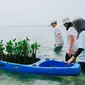 Menanam 1.000 pohon mangrove di Pulau Pramuka, Kepulauan Seribu pada Jumat, 3 Mei 2024.