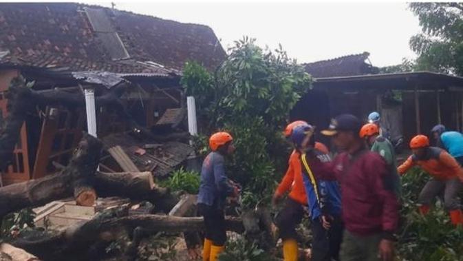 Situbondo Diterjang Puting Beliung, Belasan Rumah Luluh Lantak