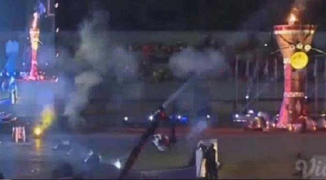 Api di kaldron Stadion Mandala, Jayapura, menyala setelah Pekan Paralimpik Nasional (Peparnas) XVI Papua 2021 resmi dibuka, Jumat (5/11/2021). (Tangkapan Layar Vidio)