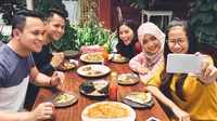 Buka bersama di bulan ramadan menjadi momen untuk menyambung silaturahmi dan mempererat tali persaudaraan.