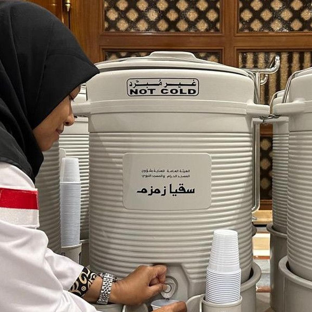 Awas! Jemaah Haji Bawa Air Zamzam di Koper Bisa Didenda Rp25 Juta