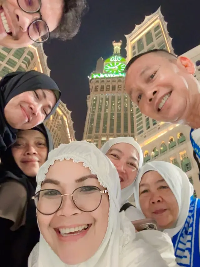 Umi Kalsum, Ayah Ojak umroh bareng Besan