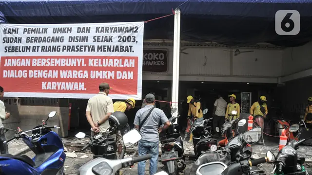 Makan Badan Jalan, Ruko di Pluit Dibongkar