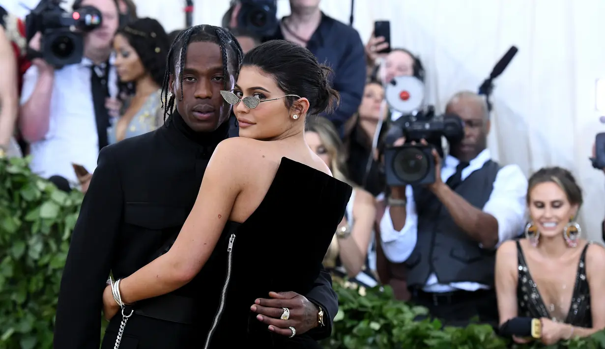 Lagi, Kylie Jenner dan Travis Scott kembali membuat rumor bertunangan. (NOAM GALAI  GETTY IMAGES NORTH AMERICA  AFP)