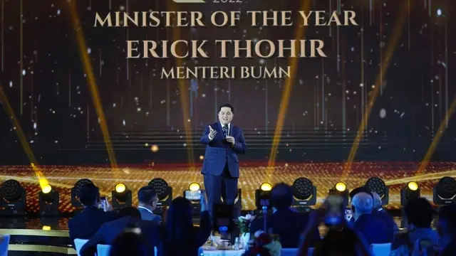Menteri BUMN Erick Thohir menerima penghargaan sebagai menteri pilihan tahun ini atau Minister of the Year. (Dok KBUMN)