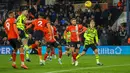 Akhirnya Rice muncul sebagai pahlawan Arsenal. Sundulannya pada menit terakhir masa injury time sukses membobol gawang Kaminski. (AP Photo/Ian Walton)
