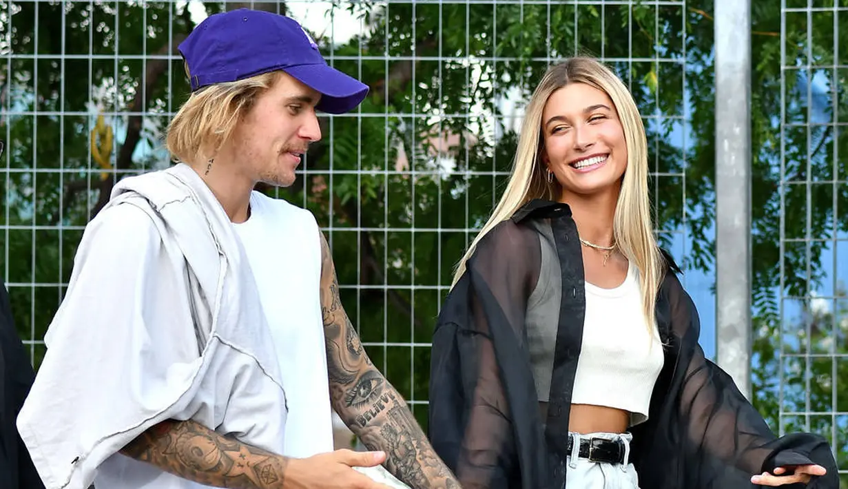 Dilansir dari E! News, Hailey dan Justin sendiri terlihat sangat mesra dalam acara tersebut. (Rodin Banica/WWD/REX/Shutterstock)