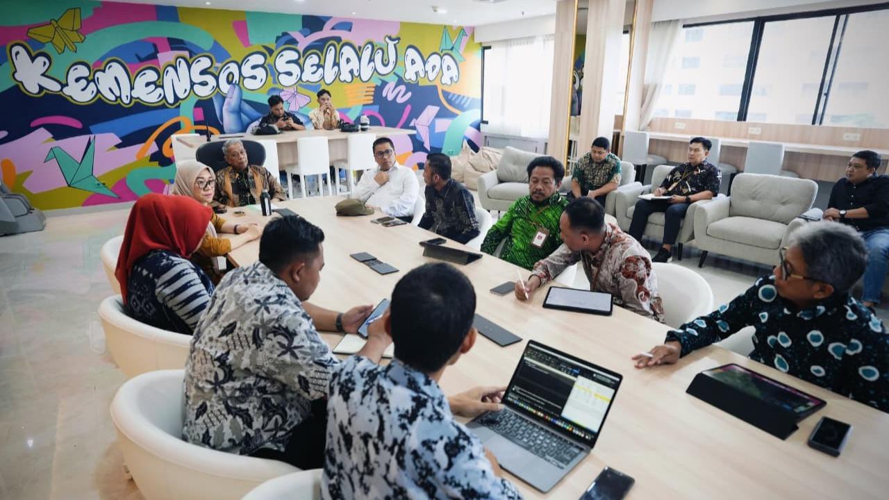 Wamensos Agus Jabo Priyono saat audiensi dengan para kepala daerah di Kantor Kementerian Sosial, Jakarta Pusat, Selasa (26/8/2025).