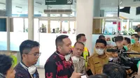 Pimpinan dan anggota DPRD Jambi memantau langsung kesiapan Bandara Sultan Thaha mengantisipasi virus Corana. (Istimewa)