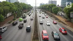 Kendaraan melintasi Tol JORR di kawasan Jakarta Selatan, Selasa (8/10/2019). Kepala Badan Pengatur Jalan Tol (BPJT) Kementerian PUPR Danang Parikesit menegaskan ada 21 ruas tol yang akan mengalami kenaikan tarif. (Liputan6.com/Immanuel Antonius)