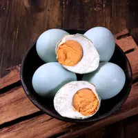 Ilustrasi telur asin./Copyright shutterstock.com/g/Mayawahadi