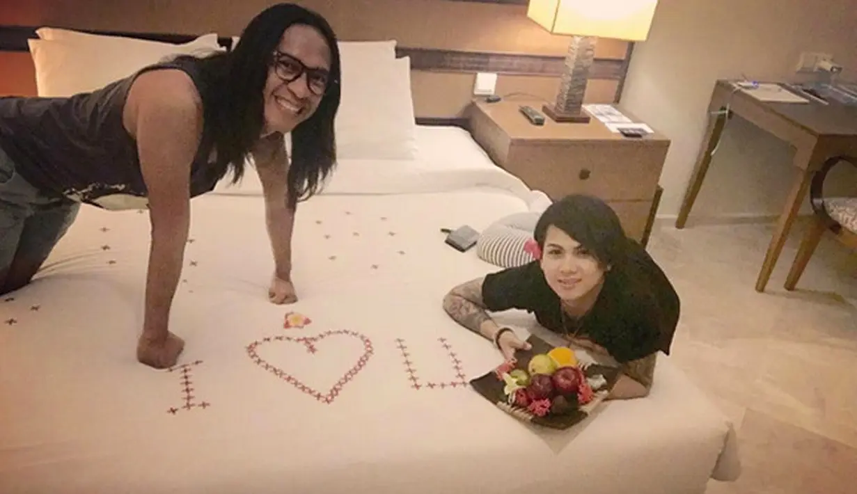 Mungkin lebih mengagetkan lagi. Bagaimana tidak, Aming dan Evelyn selalu tampil mesra diberbagai kesempatan. Begitu juga dalam akun media sosial yang selalu menunjukkan keharmonisan rumah tangganya. (Instagram/ev0124)