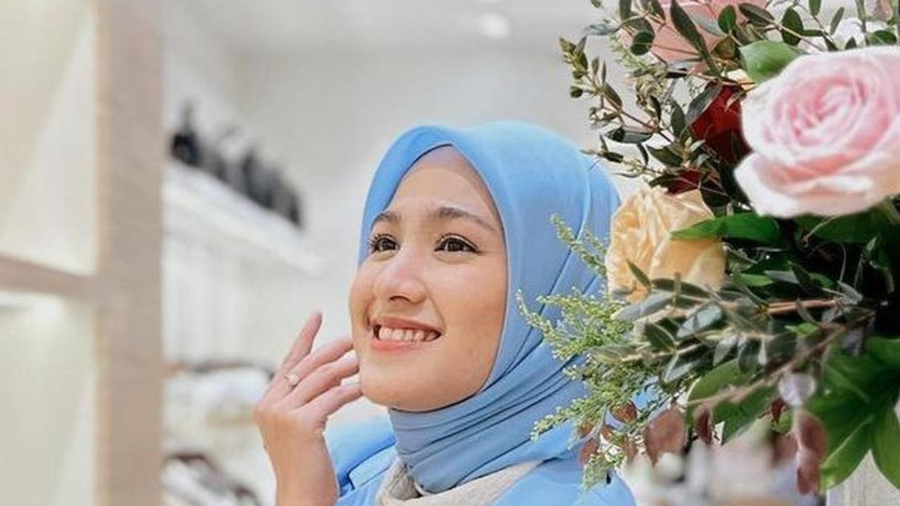 <b>Hijab Segi Empat Ikat Leher: Simpel dan Pas untuk Semua Kesempatan</b>