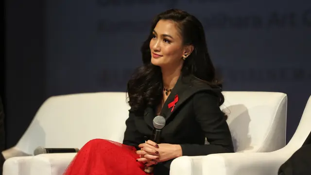 [Fimela] Atiqah Hasiholan