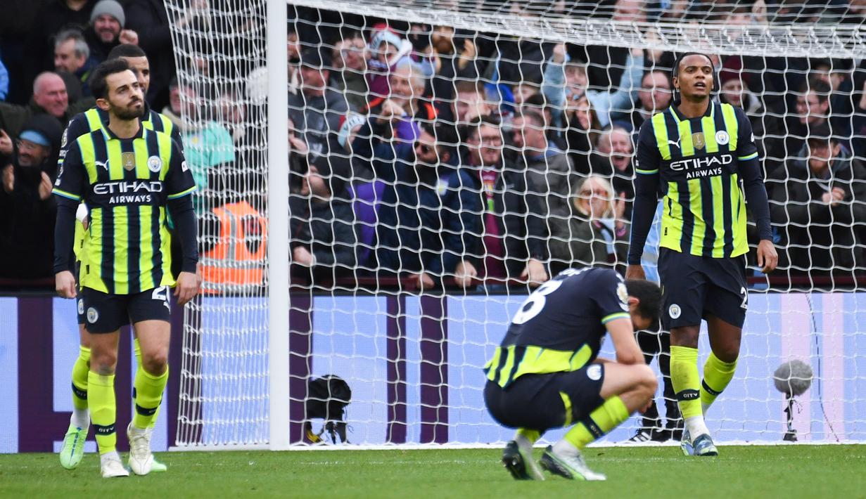 Keruntuhan Manchester City berlanjut. Mereka takluk 1-2 dari tuan rumah Aston Villa pada lanjutan Liga Inggris 2024/2025, Sabtu (21/12/2024). (AP Photo/Rui Vieira)