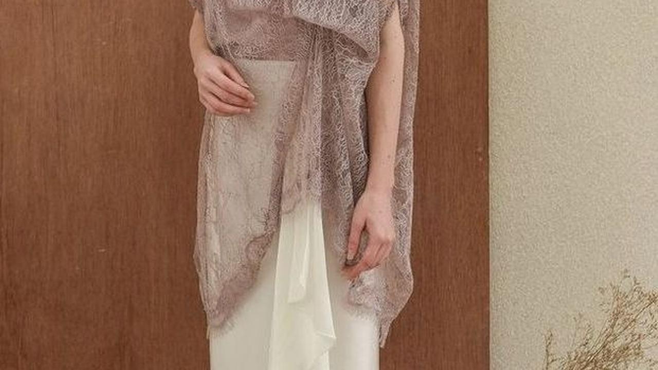 <b>Baju Kurung Model Transparan&nbsp;</b>