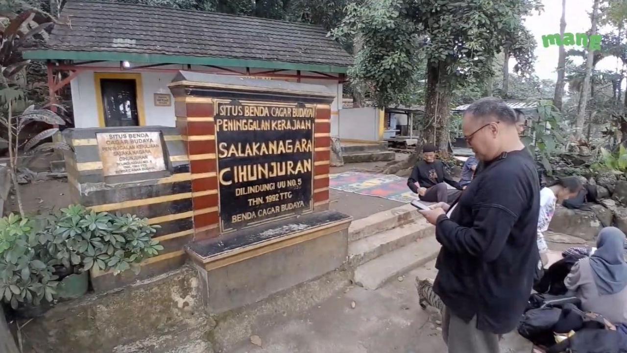 Ada Situs Menhir sampai Makam Aki Jangkung Angling Darma