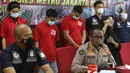 Kabid Humas Polda Metro Jaya Kombes Yusri Yunus memberikan keterangan dalam rilis kasus kepemilikan narkotika terhadap artis peran Agung Saga di Polres Metro Jakarta Pusat, Rabu (31/3/2021). Agung Saga ditangkap pada 27 Maret 2021 di Apartemen Kalibata City. (Liputan6.com/Herman Zakharia)