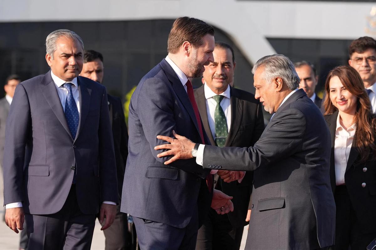 FOTO: JD Vance tinggalkan Islamabad usai perundingan Iran buntu