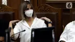 Selebritas Nia Ramadhani saat menjalani sidang lanjutan kasus dugaan penyalahgunaan narkoba di Pengadilan Negeri Jakarta Pusat, Kamis (9/12/2021). Sidang lanjutan tersebut mendengar keterangan saksi ahli. (Liputan6.com/Helmi Fithriansyah)