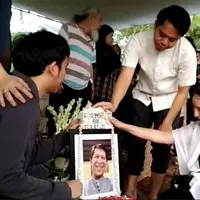 Selain sebagai presenter, Novita Angie juga berkarier sebagai penyiar radio, siapa sangka jika profesi tersebut ternyata menurun dari ayahnya.