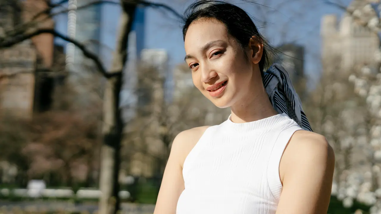 Wajib Tahu! 5 Bahan Skincare untuk Menjaga Kulit Tetap Awet Muda