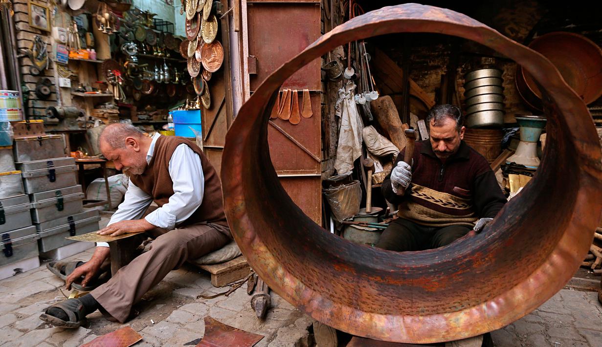 FOTO Potret Penjual Barang  Antik di Pasar Loak Baghdad 