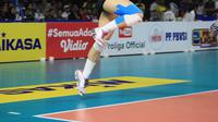 ada satu pevoli wanita yang memang menjadi sorotan saat pertandingan antara Jakarta Pertamina Fastron melawan Bandung bjb Tandamata pada laga grand final PLN Mobile Proliga 2023 di Gor Amungrogo Yogyakarta. Dia adalah Yolla Yuliana. selain cantik, permainannya yang memukau membuat jadi idola para penggemarnya.
