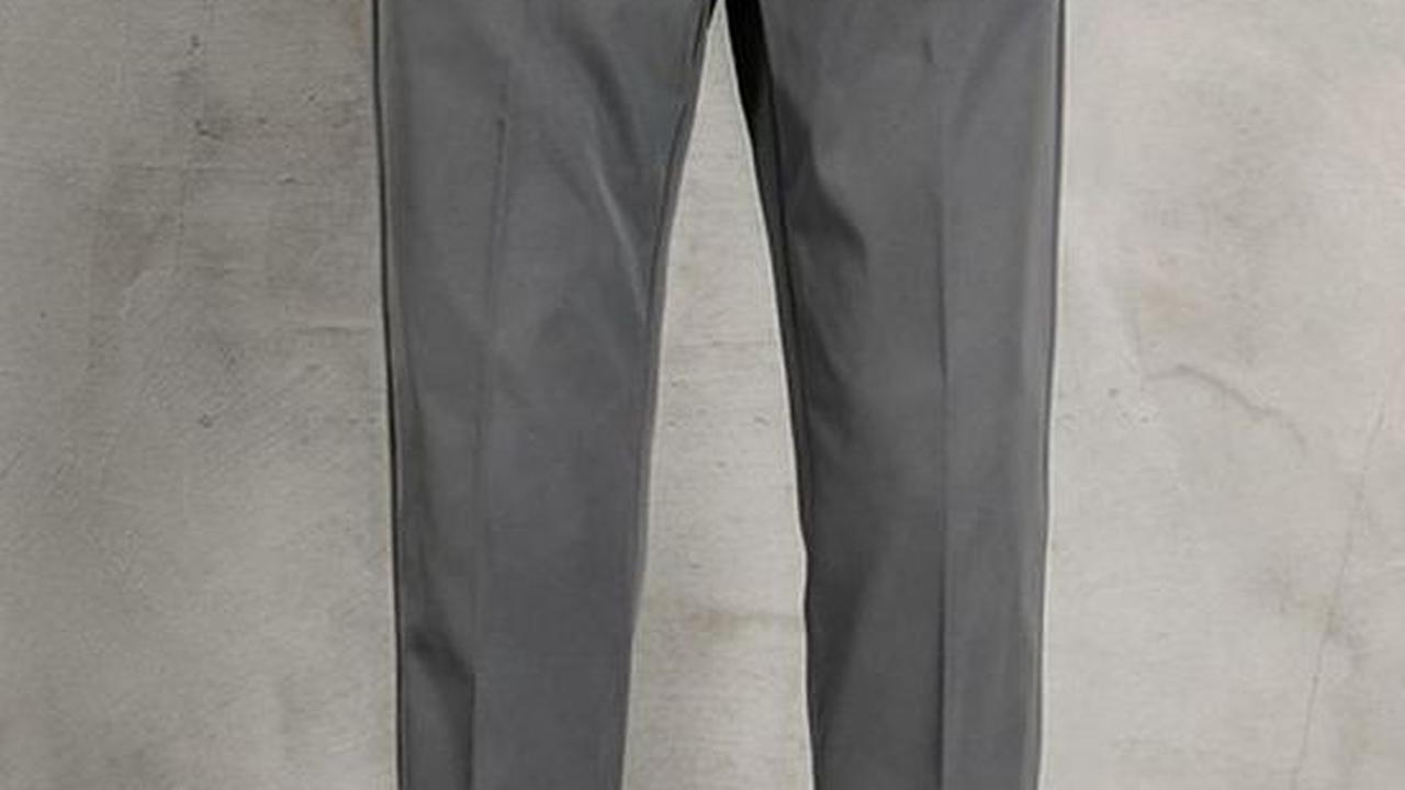 <b>Celana Formal dengan Aksen Lipit</b>