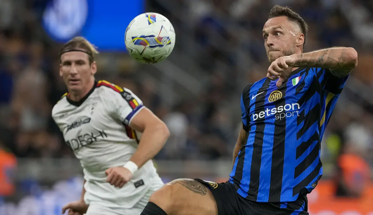 Berkat hasil ini, Inter menghuni peringkat pertama klasemen Serie A 2024/2025 dengan koleksi empat poin. (AP Photo/Luca Bruno)