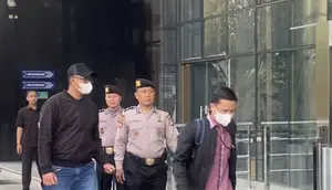 Bawa Koper Hitam, Bupati Klaten Tiba di KPK