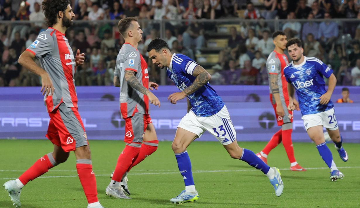 Bagi Cremonese, pertandingan ini menjadi mimpi buruk. Kekalahan di kandang sendiri memastikan mereka finis di posisi ke-18 dengan 34 poin dan resmi terdegradasi ke Serie B. (Alberto Mariani/LaPresse via AP)