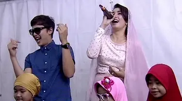 Ussy Sulistyawati  membawakan lagu Pesan Rasul dalam acara inBox SCTV (13/07/2014). 