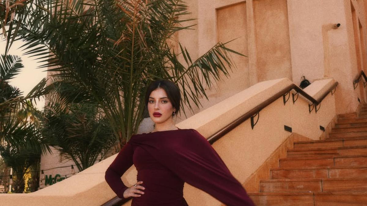 Pesona Lady in Red Tasya Farasya, Tetap Elegan dan Berkelas dengan Dress Rp100 Ribuan