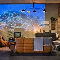 Para tamu berkesempatan menikmati pengalaman menginap satu malam di Airbnb SEVENTEEN yang berlokasi di pusat kota Seoul dengan desain menyerupai set video musik terbaru mereka (Maverick's).