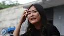 Prilly Latuconsina berpose usai latihan vokal untuk SCTV Award di Erwin Gutawa Studio, Jakarta, Senin (21/11). Kerinduannya dengan Teuku Rassya karena kenyamanannya saat melakukan interaksi secara langsung. (Liputan6.com/Herman Zakharia)